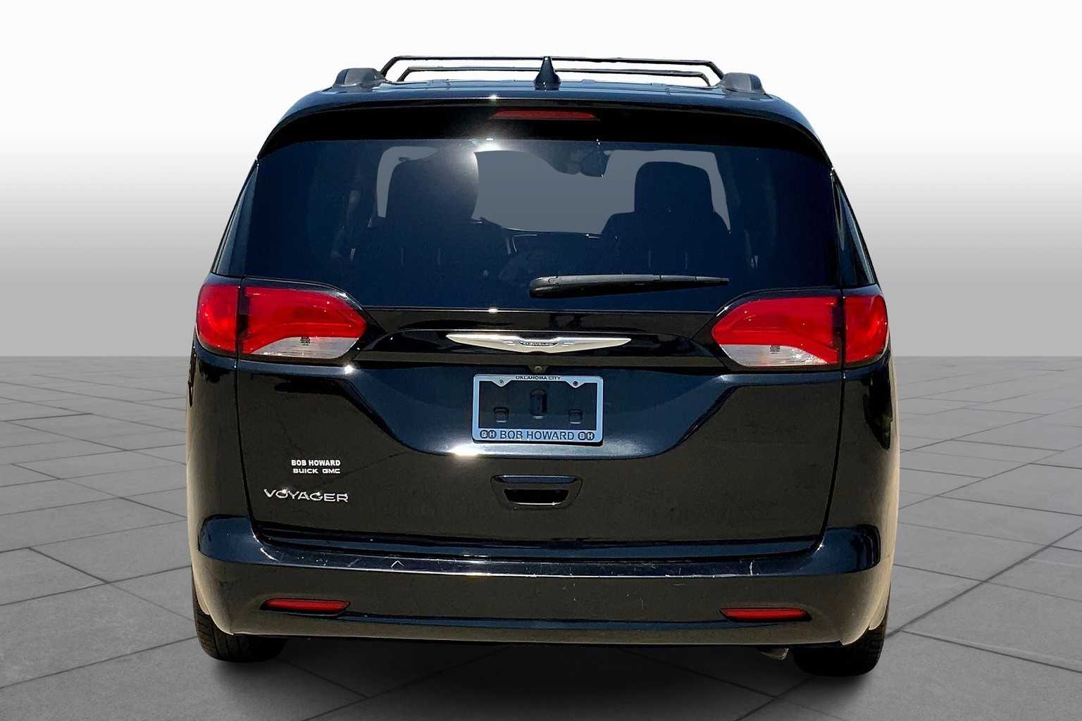 2020 Chrysler Voyager LXi photo 4