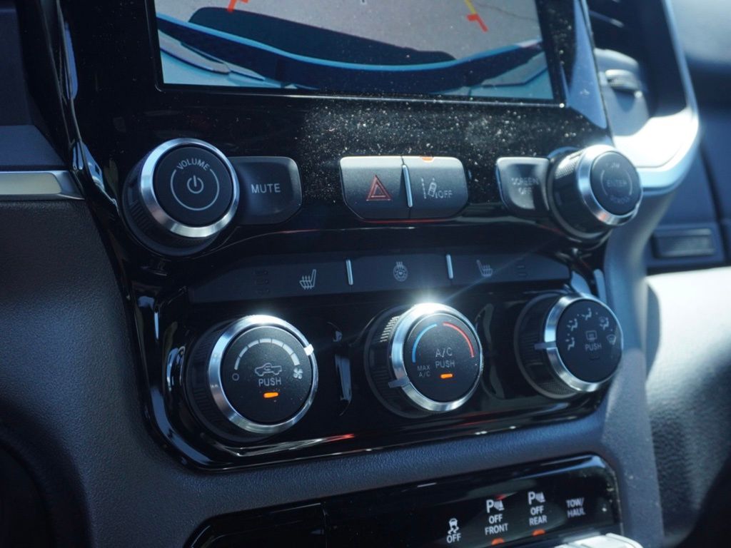 New 2026 Bright White Clear-Coat Exterior Paint RAM Big Horn Sport Appearance Edition image 17