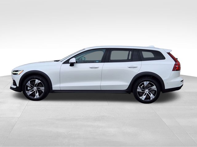 2024 Volvo V60 Cross Country B5 Plus photo 3