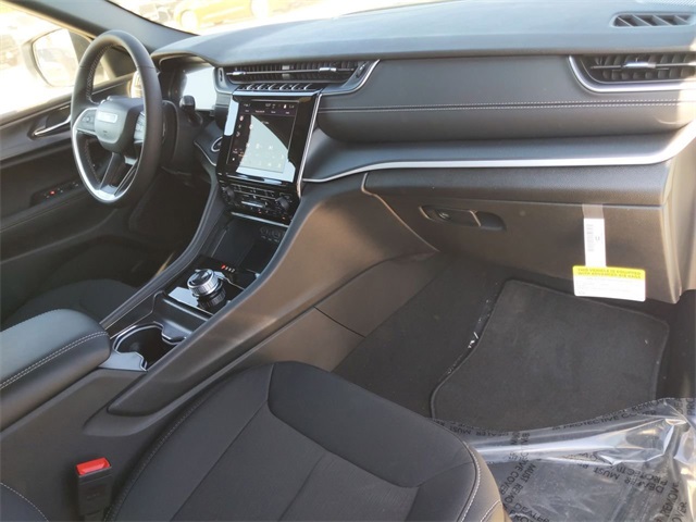 2025 Jeep Grand Cherokee Laredo Altitude photo 26