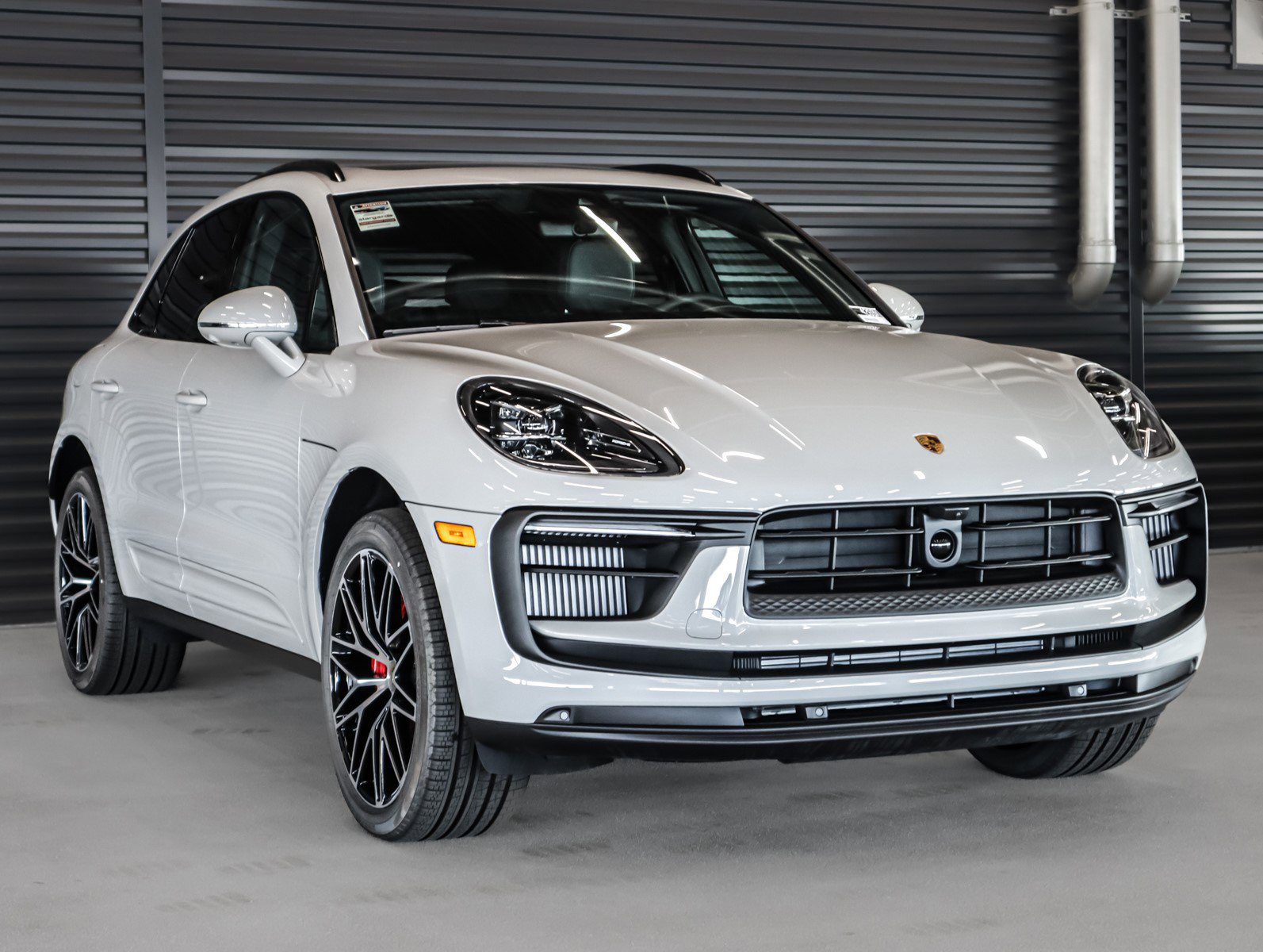 2025 Porsche Macan S photo 7