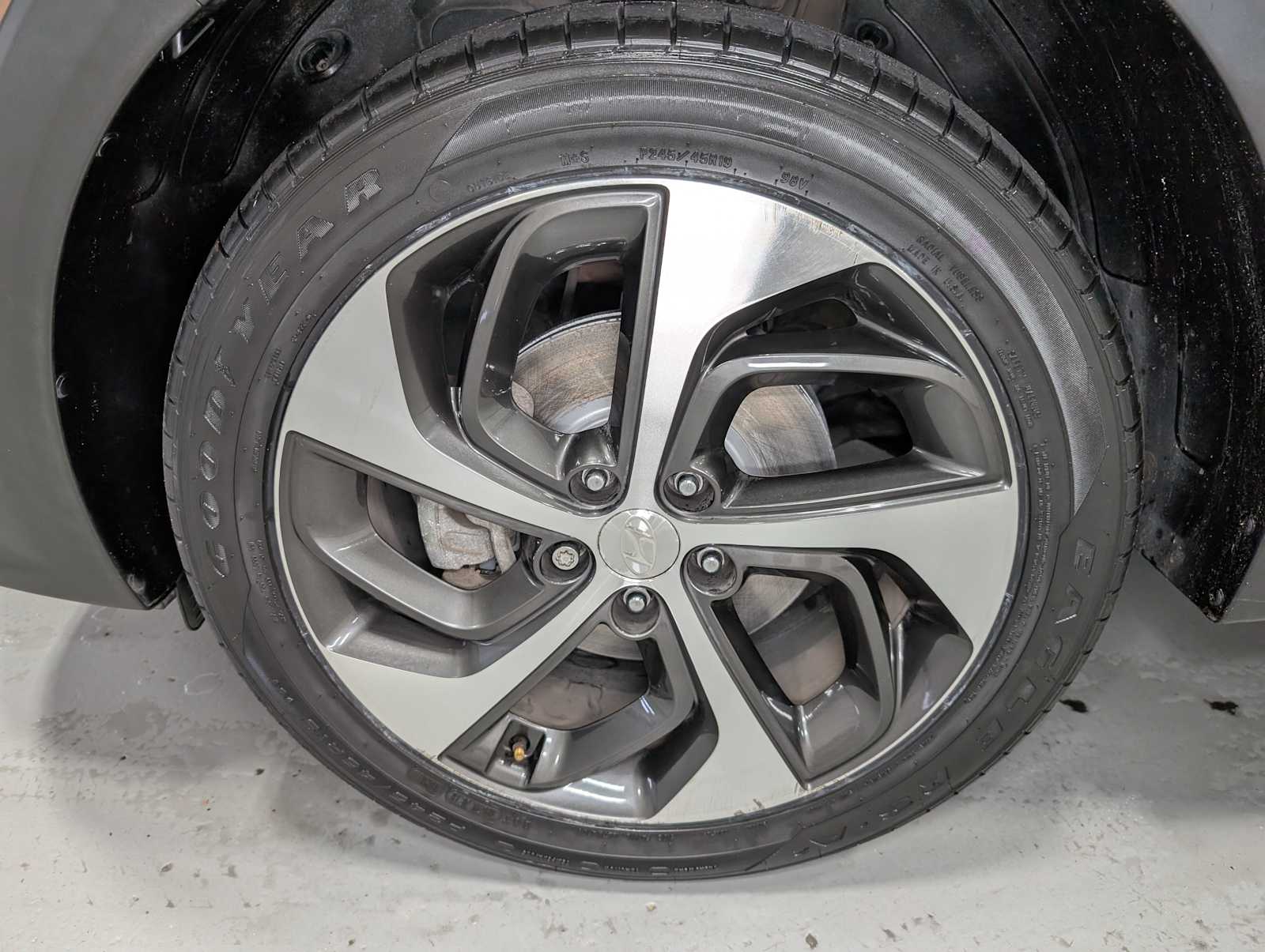 2017 Hyundai Tucson Sport photo 3