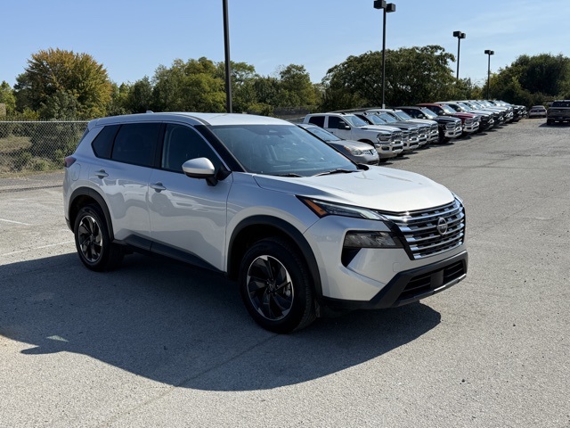 2024 Nissan Rogue SV photo 2