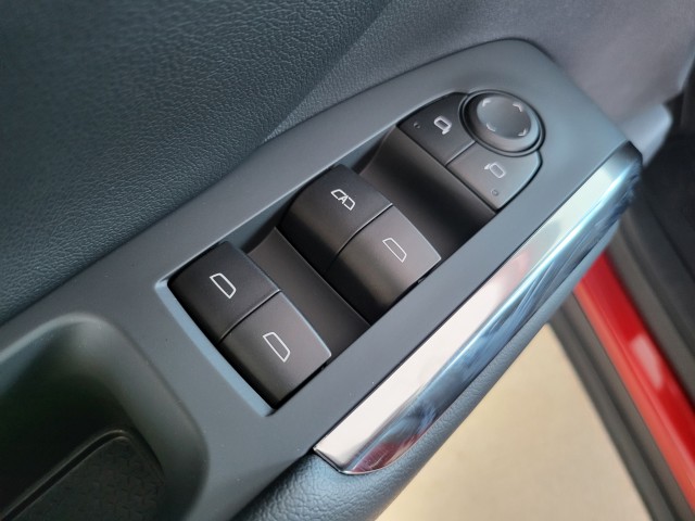 2025 Chevrolet Traverse photo 21