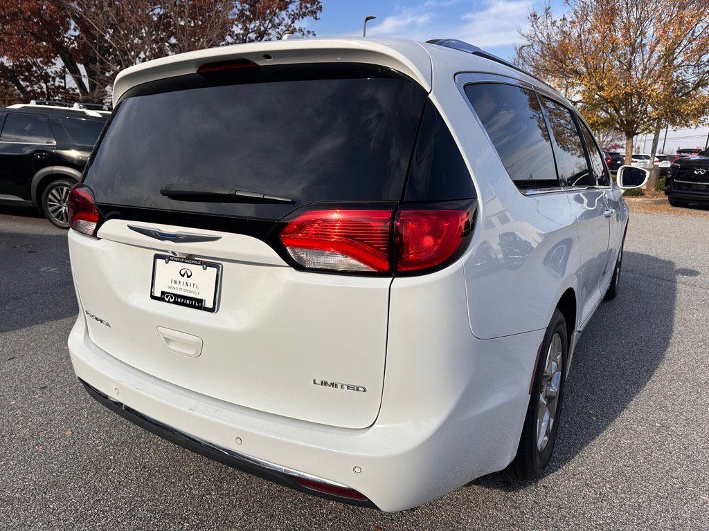 2018 Chrysler Pacifica Limited photo 2