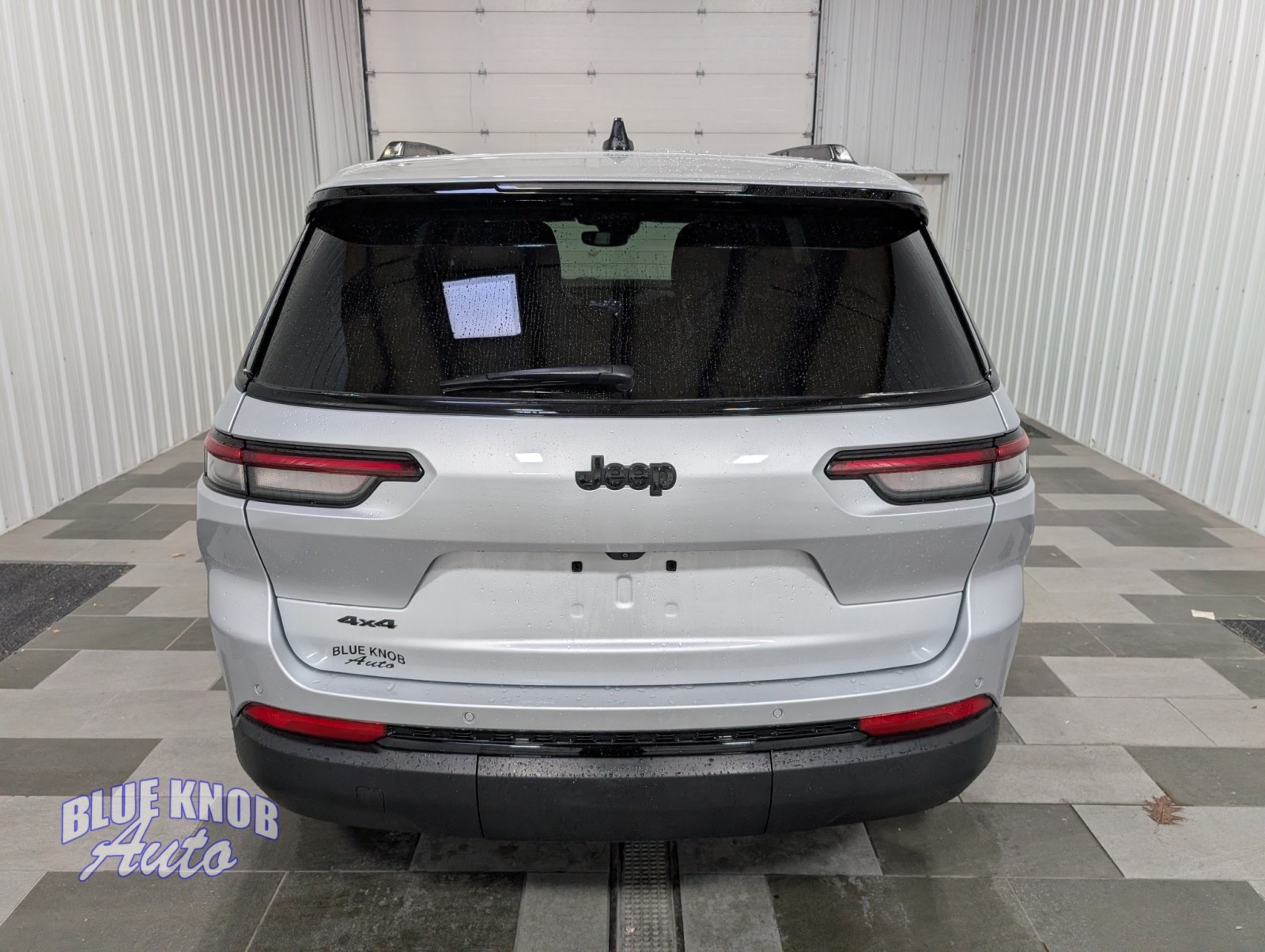 2023 Jeep Grand Cherokee Laredo Altitude photo 2