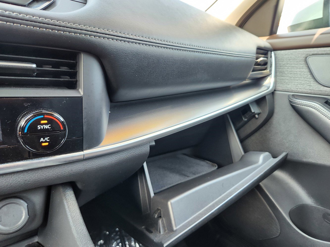 2023 Nissan Rogue SV photo 13