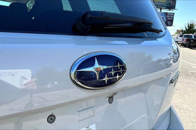 2017 Subaru Forester 2.5i Limited photo 2