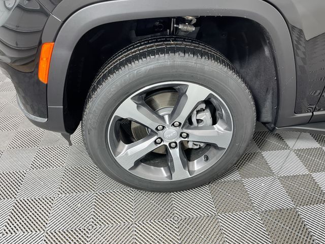 2025 Jeep Grand Cherokee Limited photo 3