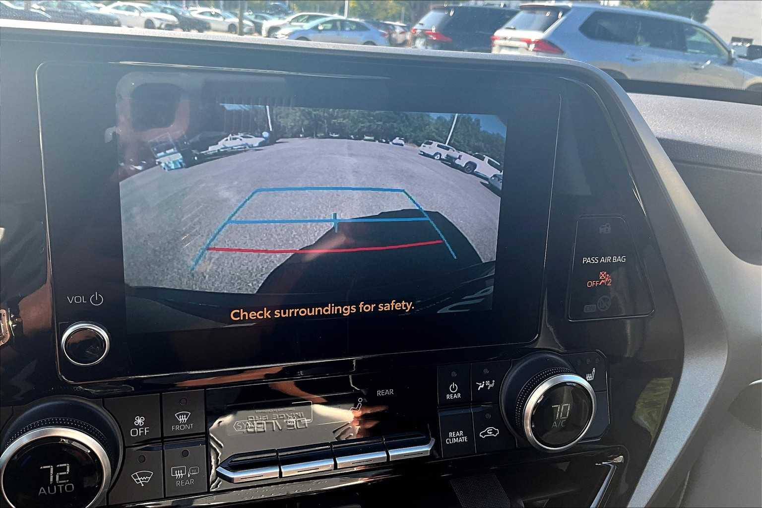 2024 Toyota Highlander XLE photo 25