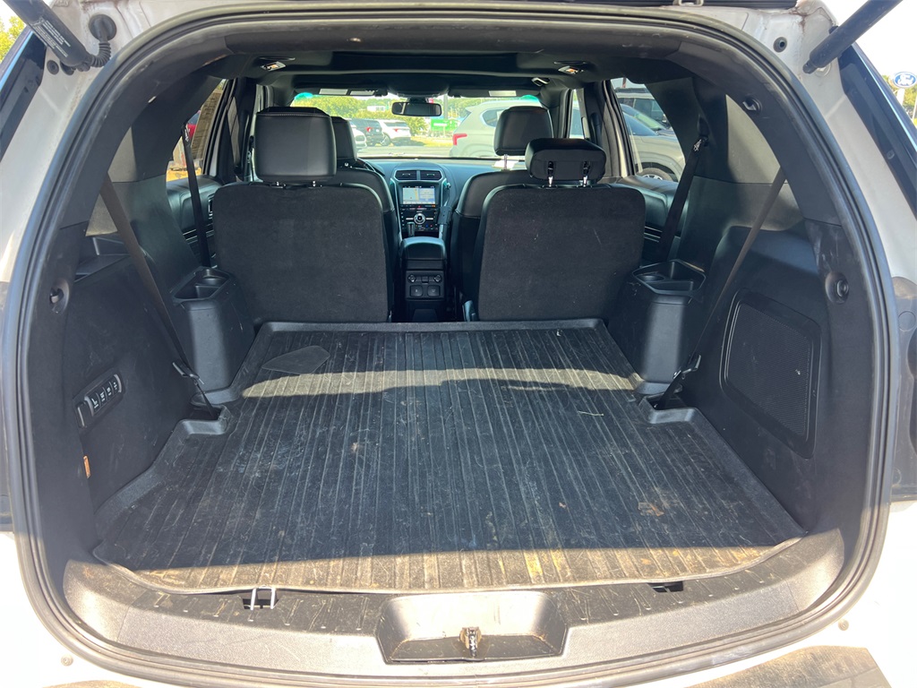 2017 Ford Explorer Platinum photo 16