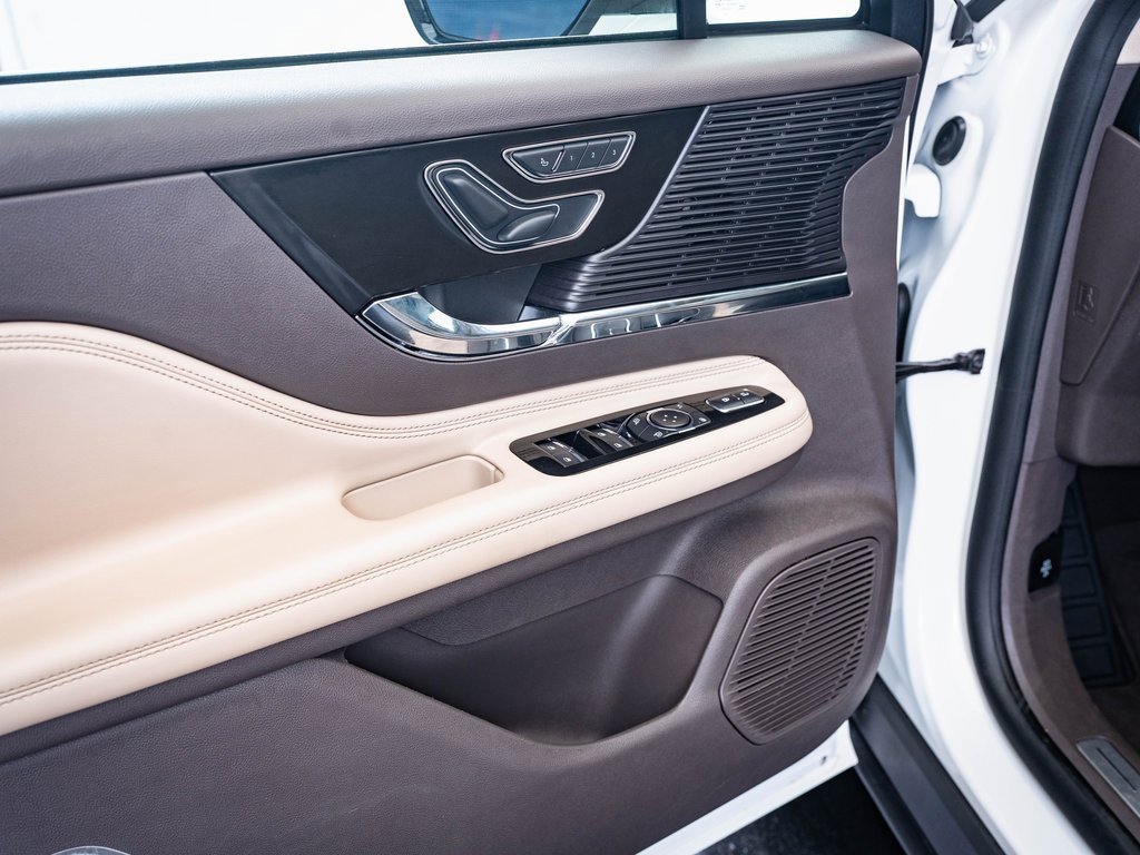 2022 Lincoln Corsair Standard photo 17