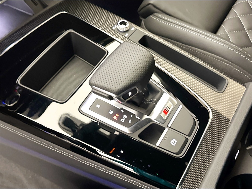 2024 Audi SQ5 Prestige photo 16