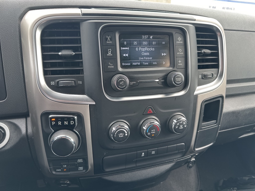 2018 Ram 1500 SLT photo 3