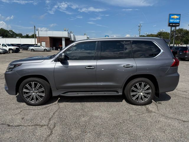 2017 Lexus LX 570 photo 3