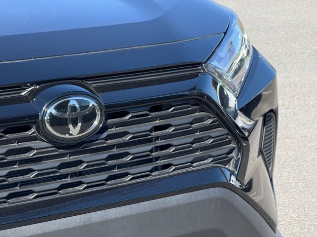 2024 Toyota RAV4 XLE photo 4
