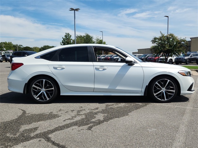 2022 Honda Civic Touring photo 3