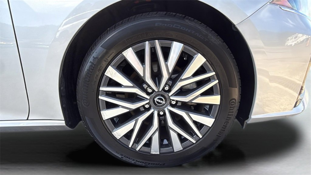 2023 Nissan Altima 2.5 SV photo 12