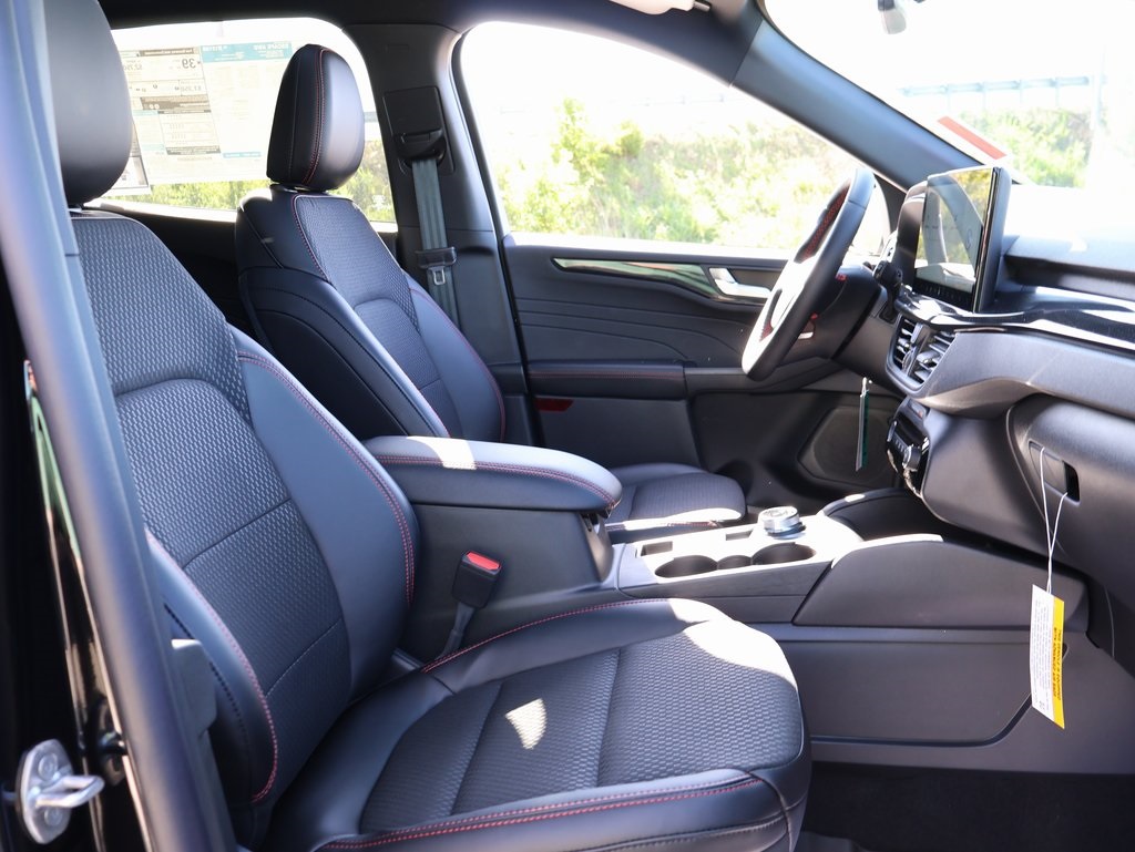 2025 Ford Escape ST-Line Elite photo 9