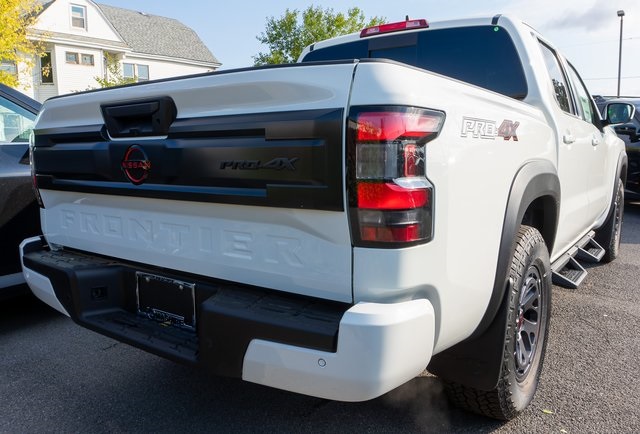 2025 Nissan Frontier PRO-4X photo 5