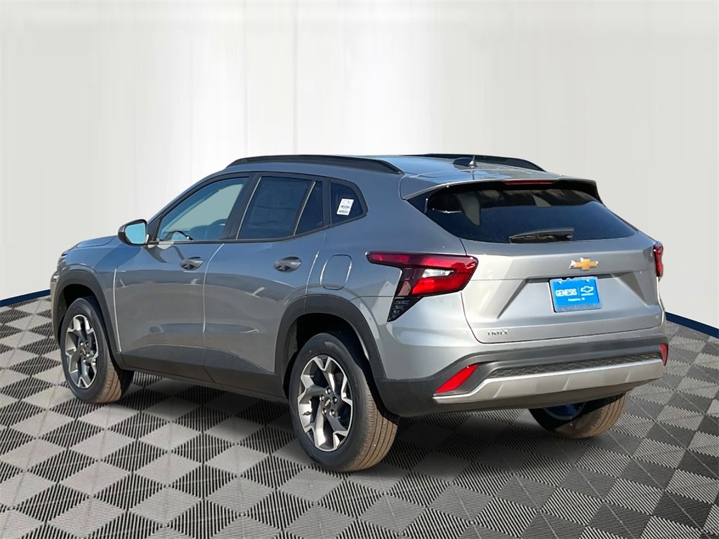 2025 Chevrolet Trax LT photo 4