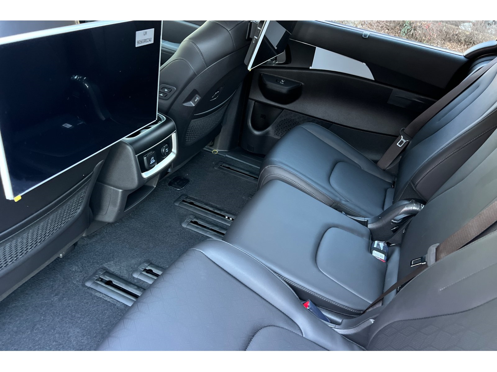 2025 Kia Carnival SX photo 11