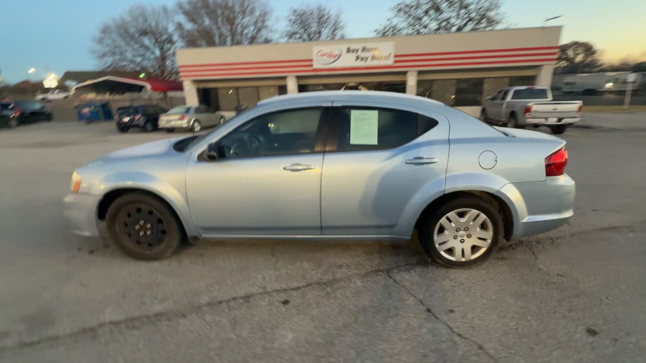 2013 Dodge Avenger SE photo 4