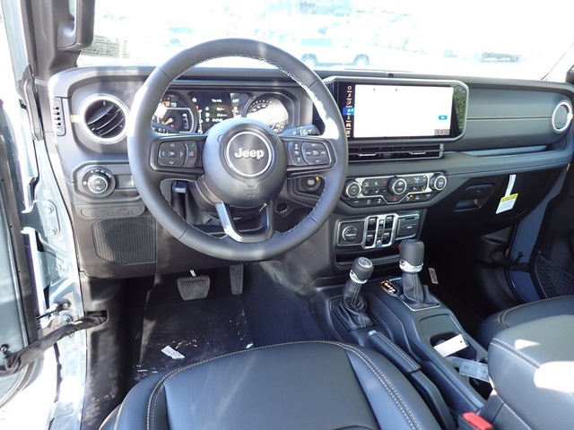 2025 Jeep Gladiator Sport photo 14
