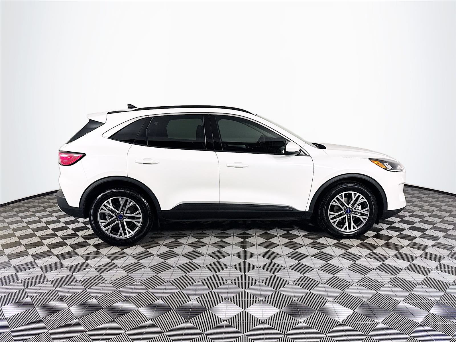 2020 Ford Escape SEL photo 4