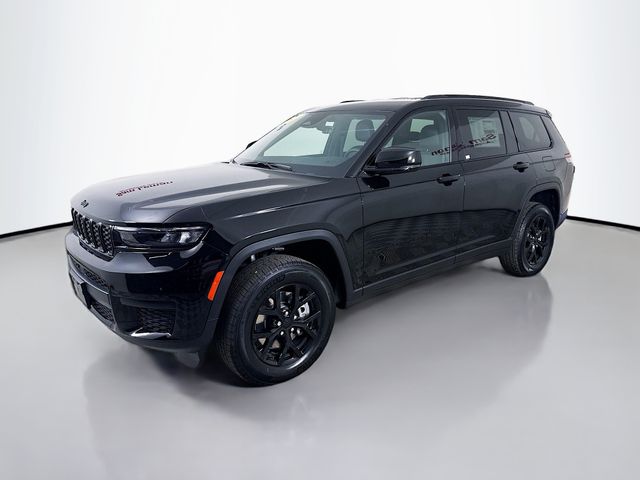 2025 Jeep Grand Cherokee Altitude photo 3