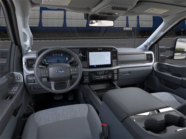 2025 Ford F-350 photo 6