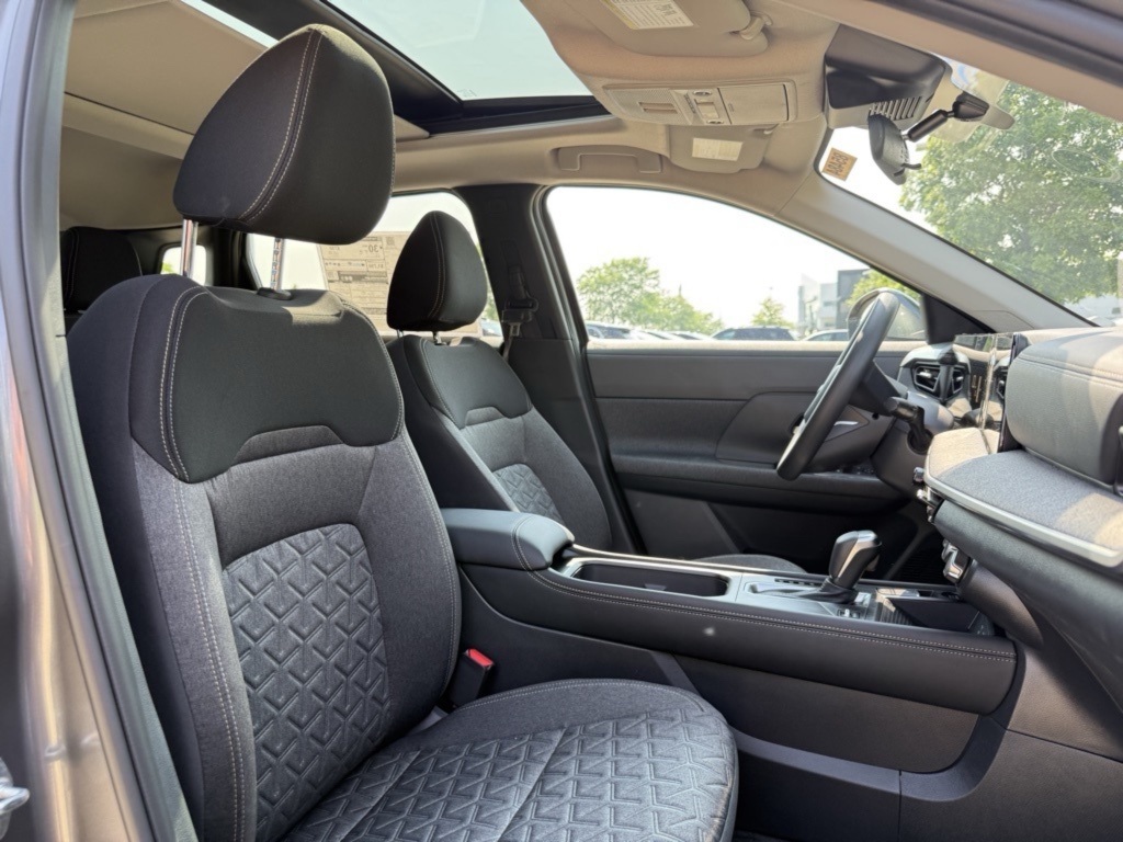 2025 Nissan Kicks SV photo 29