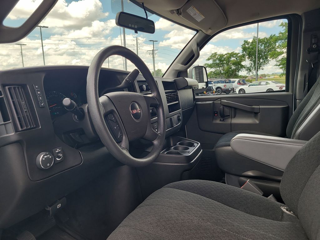 2023 Gmc Savana Cargo 2500 photo 10