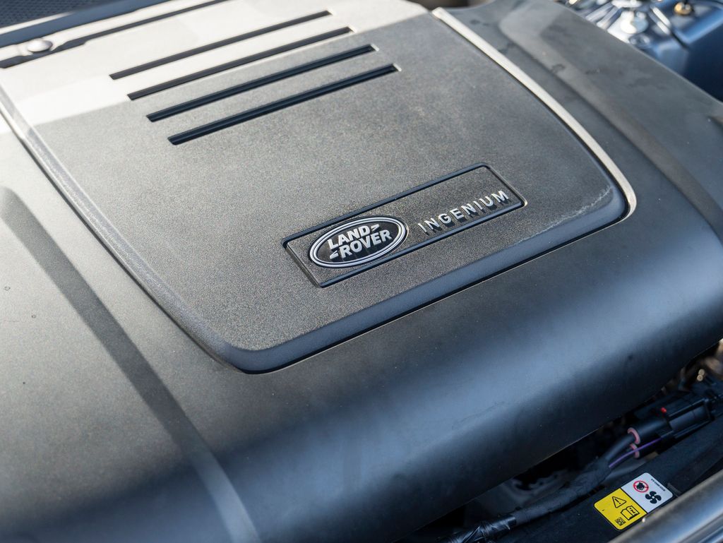 2024 Land Rover Discovery SE photo 32