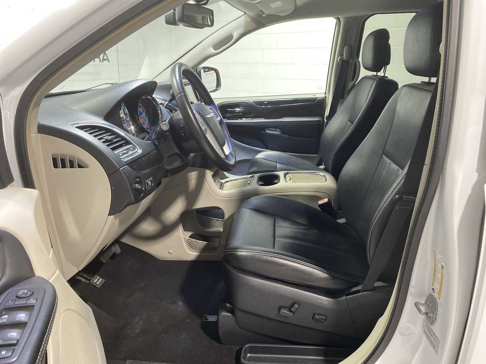 Used 2016 Chrysler Town & Country Touring-L with VIN 2C4RC1CG6GR223138 for sale in Verona, NJ