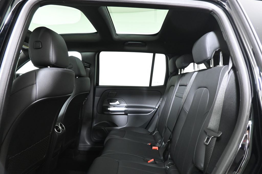 2025 Mercedes Benz GLB 250 4MATIC photo 23