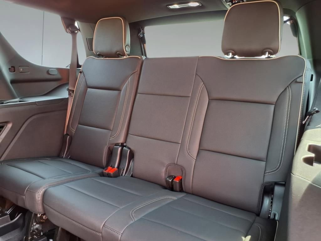 2025 Chevrolet Tahoe Premier photo 13