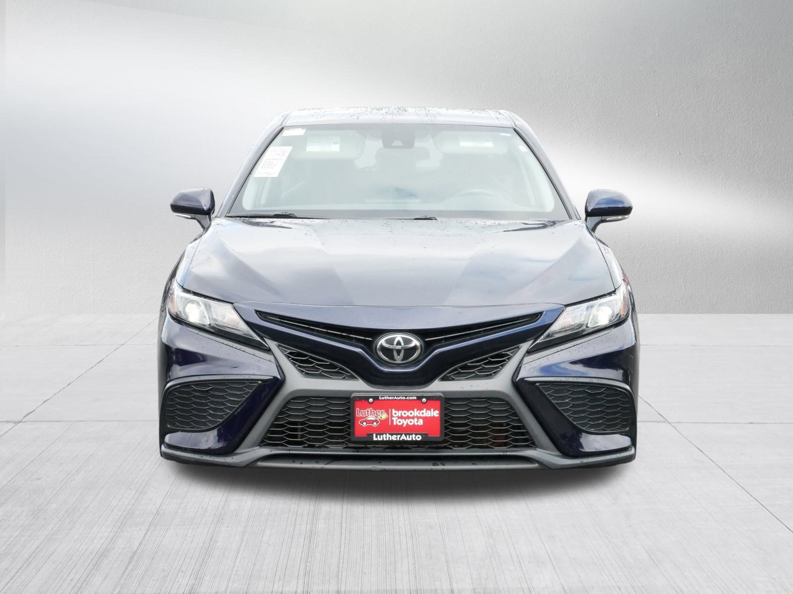 Certified 2022 Toyota Camry SE with VIN 4T1G11AK0NU698087 for sale in Brooklyn Center, Minnesota