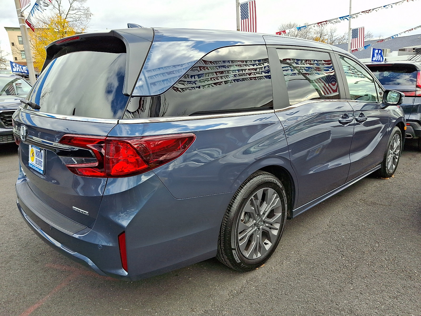 2025 Honda Odyssey Touring photo 3