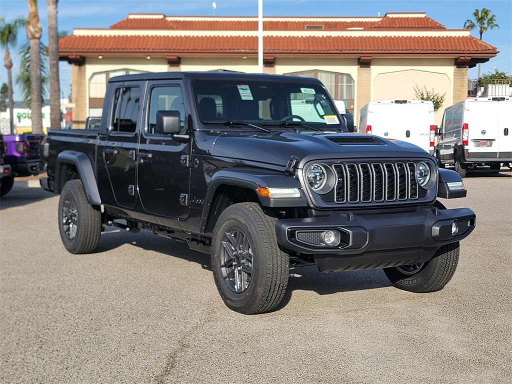 2026 Jeep Gladiator Sport S's photo