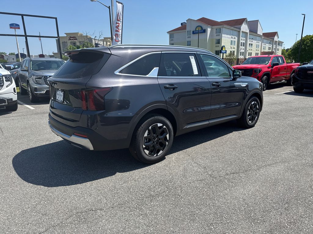 2025 Kia Sorento S photo 3