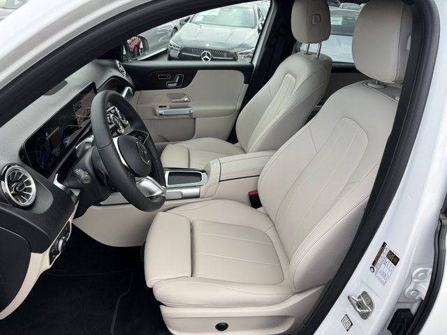 2025 Mercedes Benz EQB 300 4MATIC photo 2