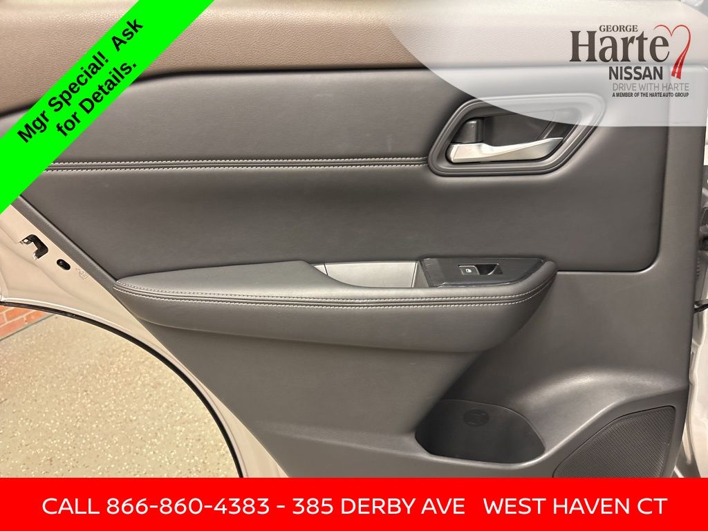 2022 Nissan Rogue SL photo 21