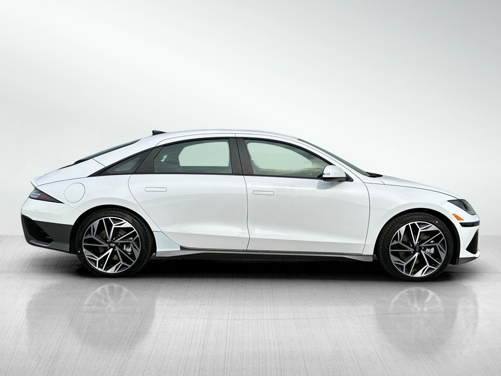 2025 Hyundai Ioniq 6 SEL photo 3