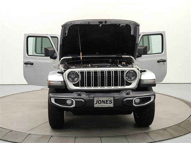 2024 Jeep Wrangler Sahara photo 9