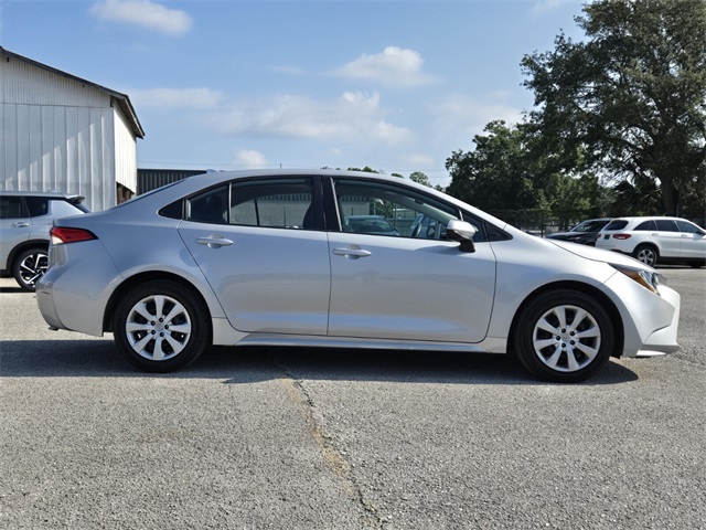 2021 Toyota Corolla LE photo 4