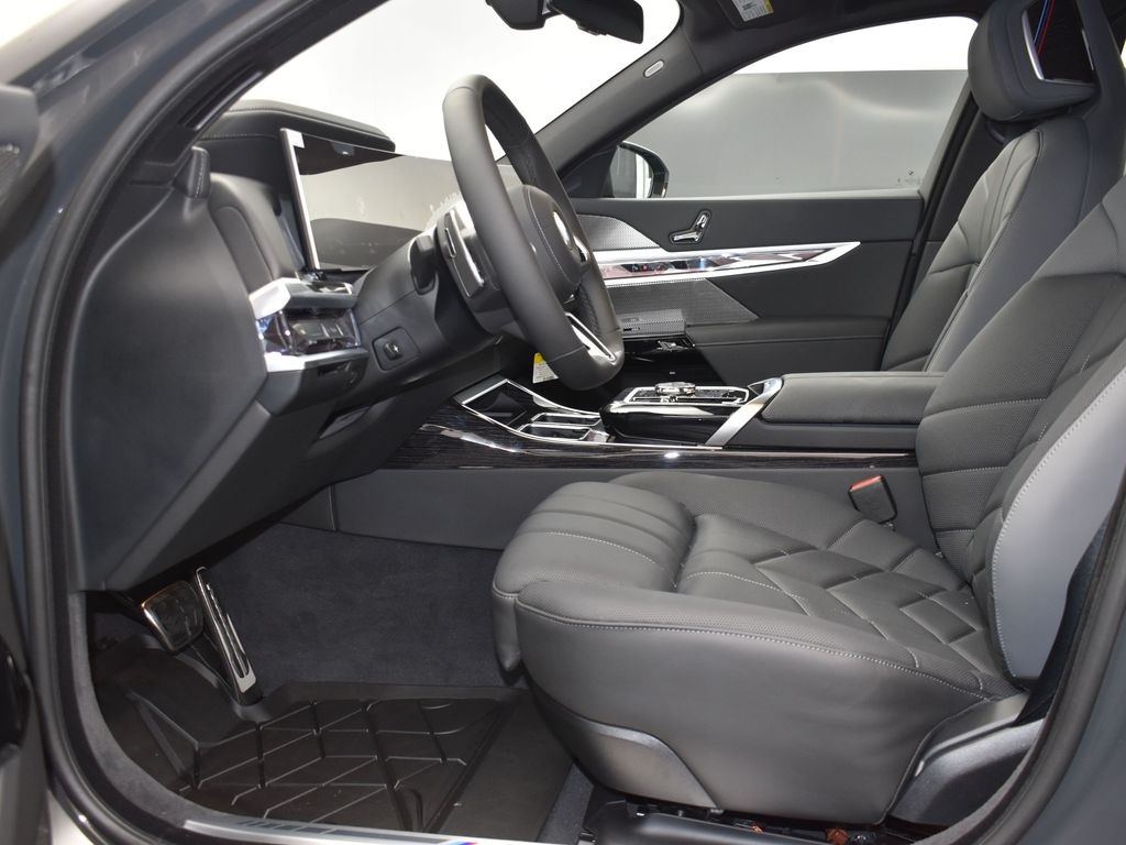 2026 Bmw 740i photo 12