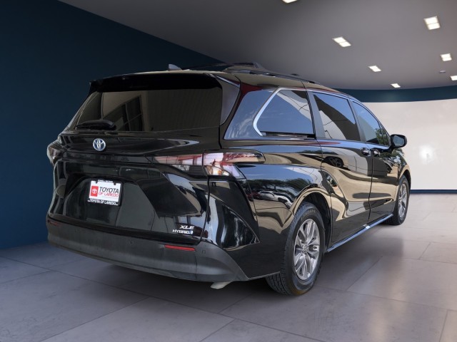 2023 Toyota Sienna XLE photo 5