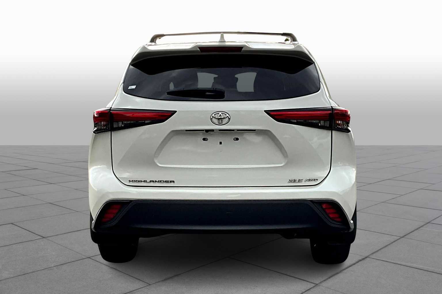 2021 Toyota Highlander XLE photo 4