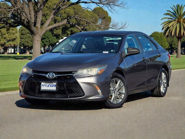 2017 Toyota Camry SE photo 2